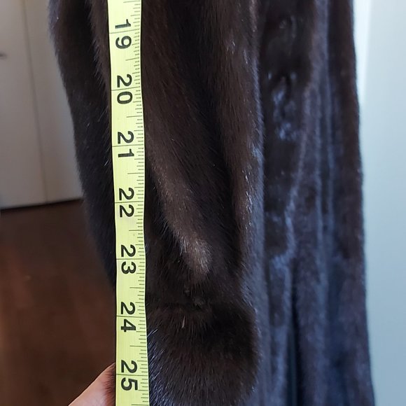 Mint Condition 3/4 length Dark Ranch Mink Coat - Picture 3 of 6